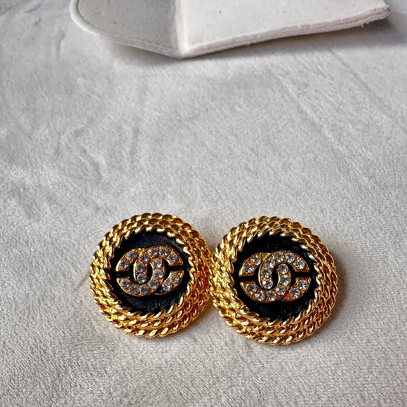 Like New ✨CHANEL vintage gold plated earrings ,crystal CC. - Picture 3 of 10